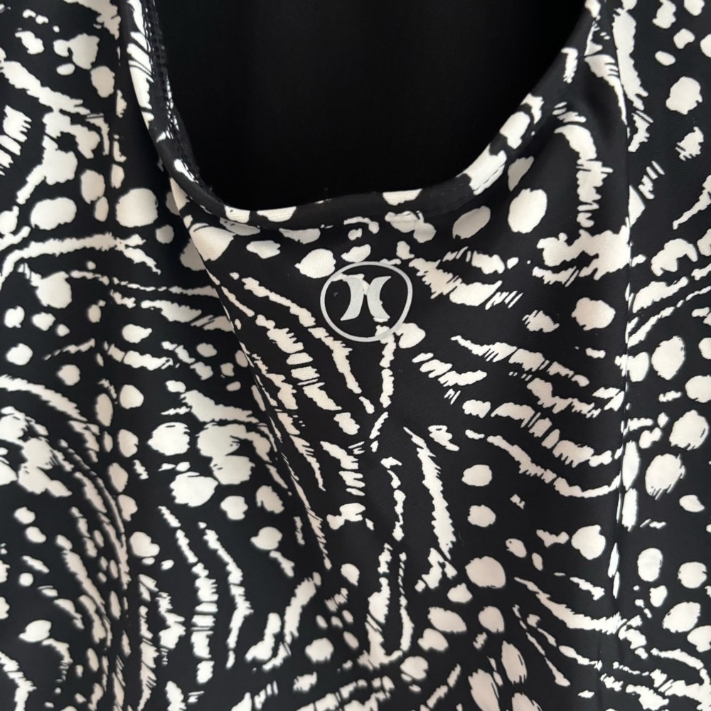 HURLEY PRIMAL WAVE ONE PIECE SWIMSUIT UPF 50+ - Picture 8 of 10